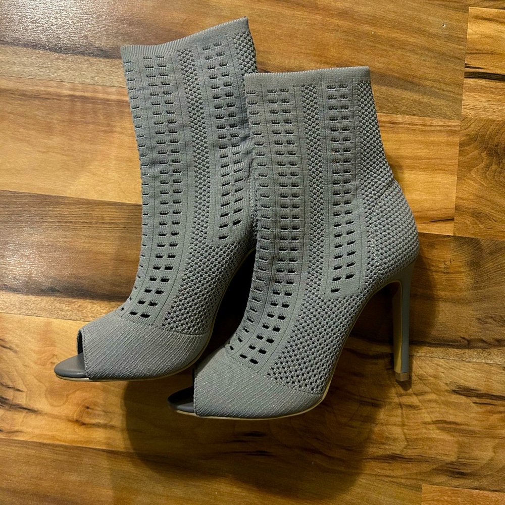 Rebellious Knit Peep Toe Bootie | Grey | 5.5